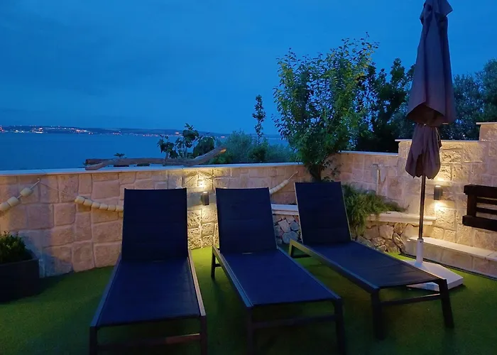 Luxury Sunrise Jacuzzi Apts, 50 M From The Beach
