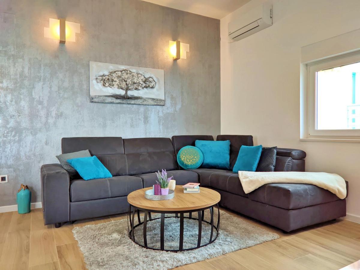 Lägenhet Luxury Sunrise Jacuzzi Apts, 50 M From The *