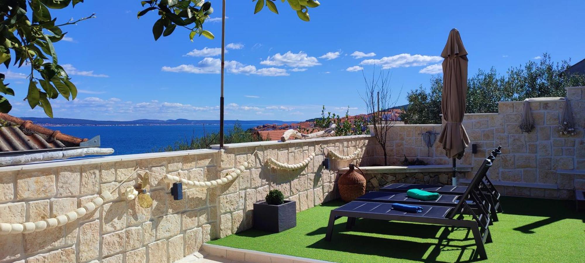Luxury Sunrise Jacuzzi Apts, 50 M From The *